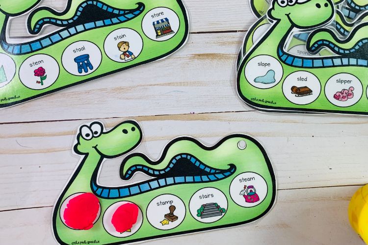 This picture shows a preschool speech therapy activity for articulation